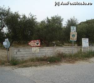 [P41] al treilea indiciu - indicatorul spre 'Thassos and Mario, ,,' nu prea se vede scrisul, dar este sub indicatorul scris cu rosu » foto by nicoletass
 - 
<span class="allrVoted glyphicon glyphicon-heart hidden" id="av350901"></span>
<a class="m-l-10 hidden" id="sv350901" onclick="voting_Foto_DelVot(,350901,872)" role="button">șterge vot <span class="glyphicon glyphicon-remove"></span></a>
<a id="v9350901" class=" c-red"  onclick="voting_Foto_SetVot(350901)" role="button"><span class="glyphicon glyphicon-heart-empty"></span> <b>LIKE</b> = Votează poza</a> <img class="hidden"  id="f350901W9" src="/imagini/loader.gif" border="0" /><span class="AjErrMes hidden" id="e350901ErM"></span>