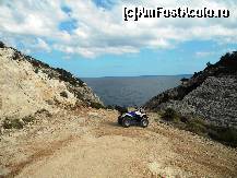 [P26] natura moarta Korakonisi, marea si ATV-ul » foto by nicoletass
 - 
<span class="allrVoted glyphicon glyphicon-heart hidden" id="av210305"></span>
<a class="m-l-10 hidden" id="sv210305" onclick="voting_Foto_DelVot(,210305,872)" role="button">șterge vot <span class="glyphicon glyphicon-remove"></span></a>
<a id="v9210305" class=" c-red"  onclick="voting_Foto_SetVot(210305)" role="button"><span class="glyphicon glyphicon-heart-empty"></span> <b>LIKE</b> = Votează poza</a> <img class="hidden"  id="f210305W9" src="/imagini/loader.gif" border="0" /><span class="AjErrMes hidden" id="e210305ErM"></span>