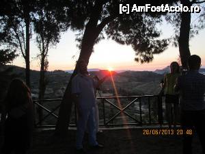 [P24] Apus de soare de pe dealul din Argassi » foto by vivas71
 - 
<span class="allrVoted glyphicon glyphicon-heart hidden" id="av434975"></span>
<a class="m-l-10 hidden" id="sv434975" onclick="voting_Foto_DelVot(,434975,872)" role="button">șterge vot <span class="glyphicon glyphicon-remove"></span></a>
<a id="v9434975" class=" c-red"  onclick="voting_Foto_SetVot(434975)" role="button"><span class="glyphicon glyphicon-heart-empty"></span> <b>LIKE</b> = Votează poza</a> <img class="hidden"  id="f434975W9" src="/imagini/loader.gif" border="0" /><span class="AjErrMes hidden" id="e434975ErM"></span>