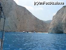 [P07] Intrarea in golful Navagio. Nu puteti ajunge decat cu barca sau vaporasul. Dar merita. » foto by motaneata
 - 
<span class="allrVoted glyphicon glyphicon-heart hidden" id="av51895"></span>
<a class="m-l-10 hidden" id="sv51895" onclick="voting_Foto_DelVot(,51895,872)" role="button">șterge vot <span class="glyphicon glyphicon-remove"></span></a>
<a id="v951895" class=" c-red"  onclick="voting_Foto_SetVot(51895)" role="button"><span class="glyphicon glyphicon-heart-empty"></span> <b>LIKE</b> = Votează poza</a> <img class="hidden"  id="f51895W9" src="/imagini/loader.gif" border="0" /><span class="AjErrMes hidden" id="e51895ErM"></span>