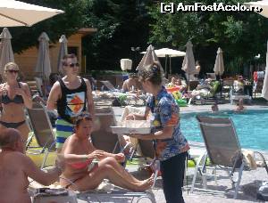 [P06] Servire suplimentara la piscina » foto by titel100
 - 
<span class="allrVoted glyphicon glyphicon-heart hidden" id="av637016"></span>
<a class="m-l-10 hidden" id="sv637016" onclick="voting_Foto_DelVot(,637016,881)" role="button">șterge vot <span class="glyphicon glyphicon-remove"></span></a>
<a id="v9637016" class=" c-red"  onclick="voting_Foto_SetVot(637016)" role="button"><span class="glyphicon glyphicon-heart-empty"></span> <b>LIKE</b> = Votează poza</a> <img class="hidden"  id="f637016W9" src="/imagini/loader.gif" border="0" /><span class="AjErrMes hidden" id="e637016ErM"></span>