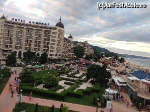 [P29] Multă verdeață în stațiune, care de asemenea cu toată afluența de turiști era foarte curată. Și apropo de polemica de curând erau WC-uri din 20 în 20 m (cu plată), inclusiv cele de la terase.  » foto by Nasshu
 - 
<span class="allrVoted glyphicon glyphicon-heart hidden" id="av521727"></span>
<a class="m-l-10 hidden" id="sv521727" onclick="voting_Foto_DelVot(,521727,881)" role="button">șterge vot <span class="glyphicon glyphicon-remove"></span></a>
<a id="v9521727" class=" c-red"  onclick="voting_Foto_SetVot(521727)" role="button"><span class="glyphicon glyphicon-heart-empty"></span> <b>LIKE</b> = Votează poza</a> <img class="hidden"  id="f521727W9" src="/imagini/loader.gif" border="0" /><span class="AjErrMes hidden" id="e521727ErM"></span>