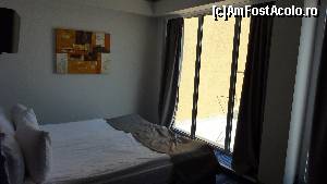 [P02] camera single, geamuri largi, vedere spre mare din pat, de la etajul 7 » foto by elee
 - 
<span class="allrVoted glyphicon glyphicon-heart hidden" id="av528141"></span>
<a class="m-l-10 hidden" id="sv528141" onclick="voting_Foto_DelVot(,528141,881)" role="button">șterge vot <span class="glyphicon glyphicon-remove"></span></a>
<a id="v9528141" class=" c-red"  onclick="voting_Foto_SetVot(528141)" role="button"><span class="glyphicon glyphicon-heart-empty"></span> <b>LIKE</b> = Votează poza</a> <img class="hidden"  id="f528141W9" src="/imagini/loader.gif" border="0" /><span class="AjErrMes hidden" id="e528141ErM"></span>