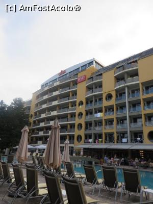 [P03] Fațada dinspre piscină: HVD Viva Club - Nisipurile de Aur.  » foto by tata123 🔱
 - 
<span class="allrVoted glyphicon glyphicon-heart hidden" id="av871136"></span>
<a class="m-l-10 hidden" id="sv871136" onclick="voting_Foto_DelVot(,871136,881)" role="button">șterge vot <span class="glyphicon glyphicon-remove"></span></a>
<a id="v9871136" class=" c-red"  onclick="voting_Foto_SetVot(871136)" role="button"><span class="glyphicon glyphicon-heart-empty"></span> <b>LIKE</b> = Votează poza</a> <img class="hidden"  id="f871136W9" src="/imagini/loader.gif" border="0" /><span class="AjErrMes hidden" id="e871136ErM"></span>