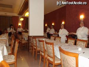 [P01] La Arabella, prima seara cu specific bulgaresc, dans al personalului restaurantului,  » foto by mt314
 - 
<span class="allrVoted glyphicon glyphicon-heart hidden" id="av364527"></span>
<a class="m-l-10 hidden" id="sv364527" onclick="voting_Foto_DelVot(,364527,886)" role="button">șterge vot <span class="glyphicon glyphicon-remove"></span></a>
<a id="v9364527" class=" c-red"  onclick="voting_Foto_SetVot(364527)" role="button"><span class="glyphicon glyphicon-heart-empty"></span> <b>LIKE</b> = Votează poza</a> <img class="hidden"  id="f364527W9" src="/imagini/loader.gif" border="0" /><span class="AjErrMes hidden" id="e364527ErM"></span>