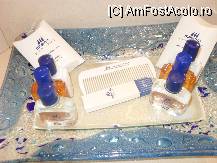 [P11] In coltul din pe chiuveta ne asteptau aceste produse  pentru baie. » foto by georgiana
 - 
<span class="allrVoted glyphicon glyphicon-heart hidden" id="av80989"></span>
<a class="m-l-10 hidden" id="sv80989" onclick="voting_Foto_DelVot(,80989,89)" role="button">șterge vot <span class="glyphicon glyphicon-remove"></span></a>
<a id="v980989" class=" c-red"  onclick="voting_Foto_SetVot(80989)" role="button"><span class="glyphicon glyphicon-heart-empty"></span> <b>LIKE</b> = Votează poza</a> <img class="hidden"  id="f80989W9" src="/imagini/loader.gif" border="0" /><span class="AjErrMes hidden" id="e80989ErM"></span>