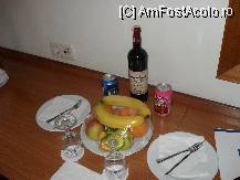 [P17] Farfuria cu fructe su sticla de vin care ne astepta in prima zi in camera. » foto by georgiana
 - 
<span class="allrVoted glyphicon glyphicon-heart hidden" id="av80999"></span>
<a class="m-l-10 hidden" id="sv80999" onclick="voting_Foto_DelVot(,80999,89)" role="button">șterge vot <span class="glyphicon glyphicon-remove"></span></a>
<a id="v980999" class=" c-red"  onclick="voting_Foto_SetVot(80999)" role="button"><span class="glyphicon glyphicon-heart-empty"></span> <b>LIKE</b> = Votează poza</a> <img class="hidden"  id="f80999W9" src="/imagini/loader.gif" border="0" /><span class="AjErrMes hidden" id="e80999ErM"></span>