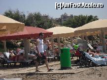 [P53] Vedeti cat de mari si solide sunt umbrelele? » foto by georgiana
 - 
<span class="allrVoted glyphicon glyphicon-heart hidden" id="av81104"></span>
<a class="m-l-10 hidden" id="sv81104" onclick="voting_Foto_DelVot(,81104,89)" role="button">șterge vot <span class="glyphicon glyphicon-remove"></span></a>
<a id="v981104" class=" c-red"  onclick="voting_Foto_SetVot(81104)" role="button"><span class="glyphicon glyphicon-heart-empty"></span> <b>LIKE</b> = Votează poza</a> <img class="hidden"  id="f81104W9" src="/imagini/loader.gif" border="0" /><span class="AjErrMes hidden" id="e81104ErM"></span>