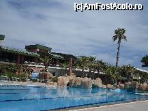 [P09] de la cele doua mari piscine se puteau vedea terasele restaurantului imens » foto by anytha29
 - 
<span class="allrVoted glyphicon glyphicon-heart hidden" id="av64416"></span>
<a class="m-l-10 hidden" id="sv64416" onclick="voting_Foto_DelVot(,64416,89)" role="button">șterge vot <span class="glyphicon glyphicon-remove"></span></a>
<a id="v964416" class=" c-red"  onclick="voting_Foto_SetVot(64416)" role="button"><span class="glyphicon glyphicon-heart-empty"></span> <b>LIKE</b> = Votează poza</a> <img class="hidden"  id="f64416W9" src="/imagini/loader.gif" border="0" /><span class="AjErrMes hidden" id="e64416ErM"></span>