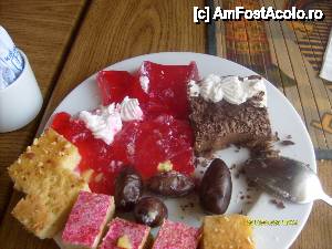 [P06] diverse dulciuri la restaurantul hotelului » foto by adutza_ghiocel
 - 
<span class="allrVoted glyphicon glyphicon-heart hidden" id="av427565"></span>
<a class="m-l-10 hidden" id="sv427565" onclick="voting_Foto_DelVot(,427565,898)" role="button">șterge vot <span class="glyphicon glyphicon-remove"></span></a>
<a id="v9427565" class=" c-red"  onclick="voting_Foto_SetVot(427565)" role="button"><span class="glyphicon glyphicon-heart-empty"></span> <b>LIKE</b> = Votează poza</a> <img class="hidden"  id="f427565W9" src="/imagini/loader.gif" border="0" /><span class="AjErrMes hidden" id="e427565ErM"></span>