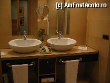 [P3x] baie hotel Roca Nivaria » foto by buburuzica
 - 
<span class="allrVoted glyphicon glyphicon-heart hidden" id="av1791"></span>
<a class="m-l-10 hidden" id="sv1791" onclick="voting_Foto_DelVot(,1791,899)" role="button">șterge vot <span class="glyphicon glyphicon-remove"></span></a>
<a id="v91791" class=" c-red"  onclick="voting_Foto_SetVot(1791)" role="button"><span class="glyphicon glyphicon-heart-empty"></span> <b>LIKE</b> = Votează poza</a> <img class="hidden"  id="f1791W9" src="/imagini/loader.gif" border="0" /><span class="AjErrMes hidden" id="e1791ErM"></span>