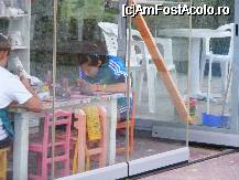 [P22] Aici copiii puteau picta (contra cost).Isi alegeau o statueta pe care o pictau, iar cand era gata o luau acasa.Copilul meu care este mare, dupa trei zile de ,,uitat'nu a mai rezistat si a vrut sa intre. A fost extraordinar de incantata, iar statueta este expusa la loc de cinste in camera ei. » foto by Cris
 - 
<span class="allrVoted glyphicon glyphicon-heart hidden" id="av17183"></span>
<a class="m-l-10 hidden" id="sv17183" onclick="voting_Foto_DelVot(,17183,920)" role="button">șterge vot <span class="glyphicon glyphicon-remove"></span></a>
<a id="v917183" class=" c-red"  onclick="voting_Foto_SetVot(17183)" role="button"><span class="glyphicon glyphicon-heart-empty"></span> <b>LIKE</b> = Votează poza</a> <img class="hidden"  id="f17183W9" src="/imagini/loader.gif" border="0" /><span class="AjErrMes hidden" id="e17183ErM"></span>
