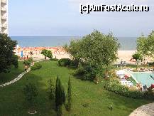 [P13] Vedere din camera...in dreapta se observa piscina hotelului Dobrotitsa » foto by ADO5000
 - 
<span class="allrVoted glyphicon glyphicon-heart hidden" id="av97968"></span>
<a class="m-l-10 hidden" id="sv97968" onclick="voting_Foto_DelVot(,97968,920)" role="button">șterge vot <span class="glyphicon glyphicon-remove"></span></a>
<a id="v997968" class=" c-red"  onclick="voting_Foto_SetVot(97968)" role="button"><span class="glyphicon glyphicon-heart-empty"></span> <b>LIKE</b> = Votează poza</a> <img class="hidden"  id="f97968W9" src="/imagini/loader.gif" border="0" /><span class="AjErrMes hidden" id="e97968ErM"></span>