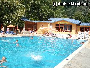[P03] piscina 1.70m, in fundal kids club si stanga terasa unde se putea servi masa in intervalul cand restaurantul era inchis, aici aveau pizza preferata de copii » foto by tumisfabu
 - 
<span class="allrVoted glyphicon glyphicon-heart hidden" id="av384738"></span>
<a class="m-l-10 hidden" id="sv384738" onclick="voting_Foto_DelVot(,384738,920)" role="button">șterge vot <span class="glyphicon glyphicon-remove"></span></a>
<a id="v9384738" class=" c-red"  onclick="voting_Foto_SetVot(384738)" role="button"><span class="glyphicon glyphicon-heart-empty"></span> <b>LIKE</b> = Votează poza</a> <img class="hidden"  id="f384738W9" src="/imagini/loader.gif" border="0" /><span class="AjErrMes hidden" id="e384738ErM"></span>