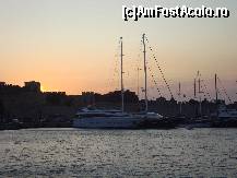 [P08] Rodos - portul Mandraki » foto by raluca06
 - 
<span class="allrVoted glyphicon glyphicon-heart hidden" id="av212667"></span>
<a class="m-l-10 hidden" id="sv212667" onclick="voting_Foto_DelVot(,212667,922)" role="button">șterge vot <span class="glyphicon glyphicon-remove"></span></a>
<a id="v9212667" class=" c-red"  onclick="voting_Foto_SetVot(212667)" role="button"><span class="glyphicon glyphicon-heart-empty"></span> <b>LIKE</b> = Votează poza</a> <img class="hidden"  id="f212667W9" src="/imagini/loader.gif" border="0" /><span class="AjErrMes hidden" id="e212667ErM"></span>