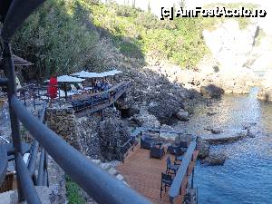 [P28] terasa de la grotta, este absolut interesanta, este la 10 minute de hotel in dreapta. locuri de plaja si de sarit in apa, un bar la inaltime, absolut fascinant.  » foto by blonduta_blue
 - 
<span class="allrVoted glyphicon glyphicon-heart hidden" id="av435320"></span>
<a class="m-l-10 hidden" id="sv435320" onclick="voting_Foto_DelVot(,435320,929)" role="button">șterge vot <span class="glyphicon glyphicon-remove"></span></a>
<a id="v9435320" class=" c-red"  onclick="voting_Foto_SetVot(435320)" role="button"><span class="glyphicon glyphicon-heart-empty"></span> <b>LIKE</b> = Votează poza</a> <img class="hidden"  id="f435320W9" src="/imagini/loader.gif" border="0" /><span class="AjErrMes hidden" id="e435320ErM"></span>