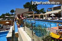 [P34] Se poate vedea hotelul, are sala de mese cu vedere la mare, terasa unde se poate manca la pranz, barul, totul este absolut superb si curat.  » foto by blonduta_blue
 - 
<span class="allrVoted glyphicon glyphicon-heart hidden" id="av493323"></span>
<a class="m-l-10 hidden" id="sv493323" onclick="voting_Foto_DelVot(,493323,929)" role="button">șterge vot <span class="glyphicon glyphicon-remove"></span></a>
<a id="v9493323" class=" c-red"  onclick="voting_Foto_SetVot(493323)" role="button"><span class="glyphicon glyphicon-heart-empty"></span> <b>LIKE</b> = Votează poza</a> <img class="hidden"  id="f493323W9" src="/imagini/loader.gif" border="0" /><span class="AjErrMes hidden" id="e493323ErM"></span>