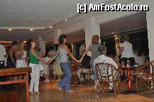 [P09] dans grecesc, erau un fel de party-uri, seara, in barul hotelului » foto by crisa_craciun
 - 
<span class="allrVoted glyphicon glyphicon-heart hidden" id="av181400"></span>
<a class="m-l-10 hidden" id="sv181400" onclick="voting_Foto_DelVot(,181400,929)" role="button">șterge vot <span class="glyphicon glyphicon-remove"></span></a>
<a id="v9181400" class=" c-red"  onclick="voting_Foto_SetVot(181400)" role="button"><span class="glyphicon glyphicon-heart-empty"></span> <b>LIKE</b> = Votează poza</a> <img class="hidden"  id="f181400W9" src="/imagini/loader.gif" border="0" /><span class="AjErrMes hidden" id="e181400ErM"></span>