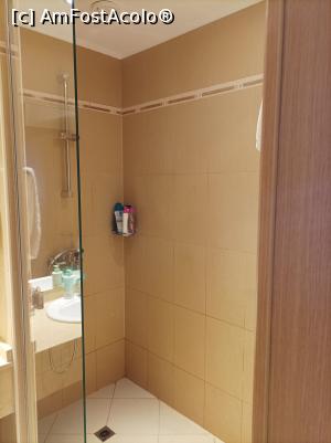 [P13] Cabina de duș » foto by Green🦋
 - 
<span class="allrVoted glyphicon glyphicon-heart hidden" id="av1322234"></span>
<a class="m-l-10 hidden" id="sv1322234" onclick="voting_Foto_DelVot(,1322234,935)" role="button">șterge vot <span class="glyphicon glyphicon-remove"></span></a>
<a id="v91322234" class=" c-red"  onclick="voting_Foto_SetVot(1322234)" role="button"><span class="glyphicon glyphicon-heart-empty"></span> <b>LIKE</b> = Votează poza</a> <img class="hidden"  id="f1322234W9" src="/imagini/loader.gif" border="0" /><span class="AjErrMes hidden" id="e1322234ErM"></span>