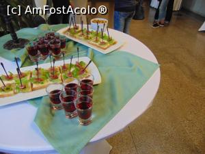 [P05] 5. Primirea pentru cină, la intrarea restaurantului principal » foto by victor_m
 - 
<span class="allrVoted glyphicon glyphicon-heart hidden" id="av876180"></span>
<a class="m-l-10 hidden" id="sv876180" onclick="voting_Foto_DelVot(,876180,935)" role="button">șterge vot <span class="glyphicon glyphicon-remove"></span></a>
<a id="v9876180" class=" c-red"  onclick="voting_Foto_SetVot(876180)" role="button"><span class="glyphicon glyphicon-heart-empty"></span> <b>LIKE</b> = Votează poza</a> <img class="hidden"  id="f876180W9" src="/imagini/loader.gif" border="0" /><span class="AjErrMes hidden" id="e876180ErM"></span>