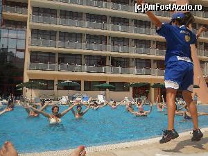 [P03] Animatori la piscina » foto by Sibiu
 - 
<span class="allrVoted glyphicon glyphicon-heart hidden" id="av608950"></span>
<a class="m-l-10 hidden" id="sv608950" onclick="voting_Foto_DelVot(,608950,939)" role="button">șterge vot <span class="glyphicon glyphicon-remove"></span></a>
<a id="v9608950" class=" c-red"  onclick="voting_Foto_SetVot(608950)" role="button"><span class="glyphicon glyphicon-heart-empty"></span> <b>LIKE</b> = Votează poza</a> <img class="hidden"  id="f608950W9" src="/imagini/loader.gif" border="0" /><span class="AjErrMes hidden" id="e608950ErM"></span>