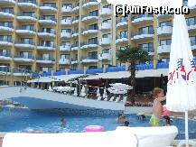 [P16] Piscina exterioara -una din ele » foto by arcu71
 - 
<span class="allrVoted glyphicon glyphicon-heart hidden" id="av182711"></span>
<a class="m-l-10 hidden" id="sv182711" onclick="voting_Foto_DelVot(,182711,947)" role="button">șterge vot <span class="glyphicon glyphicon-remove"></span></a>
<a id="v9182711" class=" c-red"  onclick="voting_Foto_SetVot(182711)" role="button"><span class="glyphicon glyphicon-heart-empty"></span> <b>LIKE</b> = Votează poza</a> <img class="hidden"  id="f182711W9" src="/imagini/loader.gif" border="0" /><span class="AjErrMes hidden" id="e182711ErM"></span>