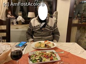 [P44] Pensiunea Domnescu, Sălişte - la cină cu soţul şi cu păpuşile de porţelan ale doamnei Maria » foto by nicole33
 - 
<span class="allrVoted glyphicon glyphicon-heart hidden" id="av1406996"></span>
<a class="m-l-10 hidden" id="sv1406996" onclick="voting_Foto_DelVot(,1406996,956)" role="button">șterge vot <span class="glyphicon glyphicon-remove"></span></a>
<a id="v91406996" class=" c-red"  onclick="voting_Foto_SetVot(1406996)" role="button"><span class="glyphicon glyphicon-heart-empty"></span> <b>LIKE</b> = Votează poza</a> <img class="hidden"  id="f1406996W9" src="/imagini/loader.gif" border="0" /><span class="AjErrMes hidden" id="e1406996ErM"></span>