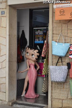 [P16] Betty Boop, invitatie la cochetarie - magazin de genti in Benicarló » foto by Doris77
 - 
<span class="allrVoted glyphicon glyphicon-heart hidden" id="av661433"></span>
<a class="m-l-10 hidden" id="sv661433" onclick="voting_Foto_DelVot(,661433,959)" role="button">șterge vot <span class="glyphicon glyphicon-remove"></span></a>
<a id="v9661433" class=" c-red"  onclick="voting_Foto_SetVot(661433)" role="button"><span class="glyphicon glyphicon-heart-empty"></span> <b>LIKE</b> = Votează poza</a> <img class="hidden"  id="f661433W9" src="/imagini/loader.gif" border="0" /><span class="AjErrMes hidden" id="e661433ErM"></span>