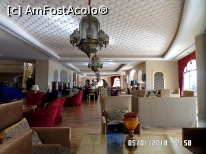 [P50] În lobby » foto by Alina53
 - 
<span class="allrVoted glyphicon glyphicon-heart hidden" id="av938526"></span>
<a class="m-l-10 hidden" id="sv938526" onclick="voting_Foto_DelVot(,938526,96)" role="button">șterge vot <span class="glyphicon glyphicon-remove"></span></a>
<a id="v9938526" class=" c-red"  onclick="voting_Foto_SetVot(938526)" role="button"><span class="glyphicon glyphicon-heart-empty"></span> <b>LIKE</b> = Votează poza</a> <img class="hidden"  id="f938526W9" src="/imagini/loader.gif" border="0" /><span class="AjErrMes hidden" id="e938526ErM"></span>