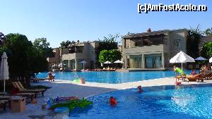 [P31] piscina de la vile » foto by elenaadina
 - 
<span class="allrVoted glyphicon glyphicon-heart hidden" id="av599852"></span>
<a class="m-l-10 hidden" id="sv599852" onclick="voting_Foto_DelVot(,599852,96)" role="button">șterge vot <span class="glyphicon glyphicon-remove"></span></a>
<a id="v9599852" class=" c-red"  onclick="voting_Foto_SetVot(599852)" role="button"><span class="glyphicon glyphicon-heart-empty"></span> <b>LIKE</b> = Votează poza</a> <img class="hidden"  id="f599852W9" src="/imagini/loader.gif" border="0" /><span class="AjErrMes hidden" id="e599852ErM"></span>