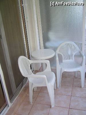 [P26] Ralitsa - mobila din balcon » foto by ionescunic
 - 
<span class="allrVoted glyphicon glyphicon-heart hidden" id="av359578"></span>
<a class="m-l-10 hidden" id="sv359578" onclick="voting_Foto_DelVot(,359578,976)" role="button">șterge vot <span class="glyphicon glyphicon-remove"></span></a>
<a id="v9359578" class=" c-red"  onclick="voting_Foto_SetVot(359578)" role="button"><span class="glyphicon glyphicon-heart-empty"></span> <b>LIKE</b> = Votează poza</a> <img class="hidden"  id="f359578W9" src="/imagini/loader.gif" border="0" /><span class="AjErrMes hidden" id="e359578ErM"></span>