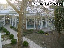 [P37] DIN BALCONUL CAMEREI SE VEDE PISCINA INTERIOARA SI SCAUNELE (in dreapta)de la loby bar(deschis pina la 5 dimineata) » foto by sniga
 - 
<span class="allrVoted glyphicon glyphicon-heart hidden" id="av7794"></span>
<a class="m-l-10 hidden" id="sv7794" onclick="voting_Foto_DelVot(,7794,976)" role="button">șterge vot <span class="glyphicon glyphicon-remove"></span></a>
<a id="v97794" class=" c-red"  onclick="voting_Foto_SetVot(7794)" role="button"><span class="glyphicon glyphicon-heart-empty"></span> <b>LIKE</b> = Votează poza</a> <img class="hidden"  id="f7794W9" src="/imagini/loader.gif" border="0" /><span class="AjErrMes hidden" id="e7794ErM"></span>