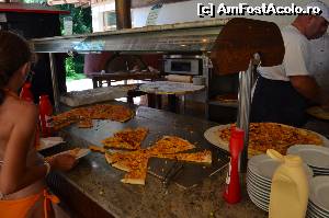 [P08] pizza pe tarasa » foto by buburuza1
 - 
<span class="allrVoted glyphicon glyphicon-heart hidden" id="av535364"></span>
<a class="m-l-10 hidden" id="sv535364" onclick="voting_Foto_DelVot(,535364,976)" role="button">șterge vot <span class="glyphicon glyphicon-remove"></span></a>
<a id="v9535364" class=" c-red"  onclick="voting_Foto_SetVot(535364)" role="button"><span class="glyphicon glyphicon-heart-empty"></span> <b>LIKE</b> = Votează poza</a> <img class="hidden"  id="f535364W9" src="/imagini/loader.gif" border="0" /><span class="AjErrMes hidden" id="e535364ErM"></span>