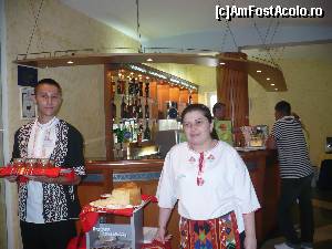 [P13] La restaurant (seara bulgareasca) - ne intampinau cu paine si tuica » foto by Denis70
 - 
<span class="allrVoted glyphicon glyphicon-heart hidden" id="av541754"></span>
<a class="m-l-10 hidden" id="sv541754" onclick="voting_Foto_DelVot(,541754,979)" role="button">șterge vot <span class="glyphicon glyphicon-remove"></span></a>
<a id="v9541754" class=" c-red"  onclick="voting_Foto_SetVot(541754)" role="button"><span class="glyphicon glyphicon-heart-empty"></span> <b>LIKE</b> = Votează poza</a> <img class="hidden"  id="f541754W9" src="/imagini/loader.gif" border="0" /><span class="AjErrMes hidden" id="e541754ErM"></span>