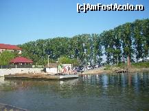 [P01] Chiciu-trecere cu bacul. Am asteptat o ora ca sa traversam. Intrau cate 15 masini.  » foto by fanespoitorul
 - 
<span class="allrVoted glyphicon glyphicon-heart hidden" id="av415689"></span>
<a class="m-l-10 hidden" id="sv415689" onclick="voting_Foto_DelVot(,415689,979)" role="button">șterge vot <span class="glyphicon glyphicon-remove"></span></a>
<a id="v9415689" class=" c-red"  onclick="voting_Foto_SetVot(415689)" role="button"><span class="glyphicon glyphicon-heart-empty"></span> <b>LIKE</b> = Votează poza</a> <img class="hidden"  id="f415689W9" src="/imagini/loader.gif" border="0" /><span class="AjErrMes hidden" id="e415689ErM"></span>