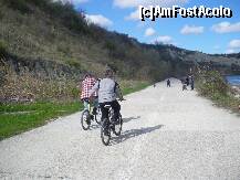 [P02] Am fost aproape toti si am inchiriat biciclete. Le-am inchiriat la jumatate pret » foto by fanespoitorul
 - 
<span class="allrVoted glyphicon glyphicon-heart hidden" id="av208171"></span>
<a class="m-l-10 hidden" id="sv208171" onclick="voting_Foto_DelVot(,208171,979)" role="button">șterge vot <span class="glyphicon glyphicon-remove"></span></a>
<a id="v9208171" class=" c-red"  onclick="voting_Foto_SetVot(208171)" role="button"><span class="glyphicon glyphicon-heart-empty"></span> <b>LIKE</b> = Votează poza</a> <img class="hidden"  id="f208171W9" src="/imagini/loader.gif" border="0" /><span class="AjErrMes hidden" id="e208171ErM"></span>