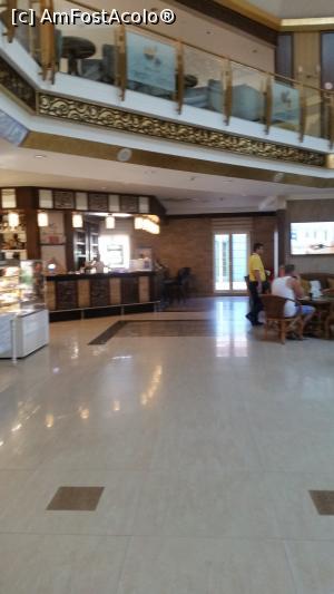 [P01] Lobby, in fata receptia » foto by maria55 †
 - 
<span class="allrVoted glyphicon glyphicon-heart hidden" id="av815205"></span>
<a class="m-l-10 hidden" id="sv815205" onclick="voting_Foto_DelVot(,815205,99)" role="button">șterge vot <span class="glyphicon glyphicon-remove"></span></a>
<a id="v9815205" class=" c-red"  onclick="voting_Foto_SetVot(815205)" role="button"><span class="glyphicon glyphicon-heart-empty"></span> <b>LIKE</b> = Votează poza</a> <img class="hidden"  id="f815205W9" src="/imagini/loader.gif" border="0" /><span class="AjErrMes hidden" id="e815205ErM"></span>