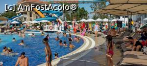 [P19] Distractie la piscina principala » foto by bullet123
 - 
<span class="allrVoted glyphicon glyphicon-heart hidden" id="av1326784"></span>
<a class="m-l-10 hidden" id="sv1326784" onclick="voting_Foto_DelVot(,1326784,99)" role="button">șterge vot <span class="glyphicon glyphicon-remove"></span></a>
<a id="v91326784" class=" c-red"  onclick="voting_Foto_SetVot(1326784)" role="button"><span class="glyphicon glyphicon-heart-empty"></span> <b>LIKE</b> = Votează poza</a> <img class="hidden"  id="f1326784W9" src="/imagini/loader.gif" border="0" /><span class="AjErrMes hidden" id="e1326784ErM"></span>