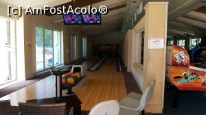 [P17] Sala de Jocuri - Bowling » foto by adelos
 - 
<span class="allrVoted glyphicon glyphicon-heart hidden" id="av885457"></span>
<a class="m-l-10 hidden" id="sv885457" onclick="voting_Foto_DelVot(,885457,99)" role="button">șterge vot <span class="glyphicon glyphicon-remove"></span></a>
<a id="v9885457" class=" c-red"  onclick="voting_Foto_SetVot(885457)" role="button"><span class="glyphicon glyphicon-heart-empty"></span> <b>LIKE</b> = Votează poza</a> <img class="hidden"  id="f885457W9" src="/imagini/loader.gif" border="0" /><span class="AjErrMes hidden" id="e885457ErM"></span>
