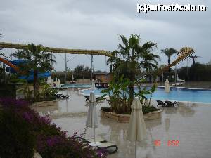 [P19] Hotel Crystal Paraiso Verde, Belek, piscina, pe ploaie » foto by crismis
 - 
<span class="allrVoted glyphicon glyphicon-heart hidden" id="av585617"></span>
<a class="m-l-10 hidden" id="sv585617" onclick="voting_Foto_DelVot(,585617,99)" role="button">șterge vot <span class="glyphicon glyphicon-remove"></span></a>
<a id="v9585617" class=" c-red"  onclick="voting_Foto_SetVot(585617)" role="button"><span class="glyphicon glyphicon-heart-empty"></span> <b>LIKE</b> = Votează poza</a> <img class="hidden"  id="f585617W9" src="/imagini/loader.gif" border="0" /><span class="AjErrMes hidden" id="e585617ErM"></span>