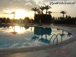 [P21] Hotel Crystal Paraiso Verde, Belek, piscina » foto by crismis
 - 
<span class="allrVoted glyphicon glyphicon-heart hidden" id="av585619"></span>
<a class="m-l-10 hidden" id="sv585619" onclick="voting_Foto_DelVot(,585619,99)" role="button">șterge vot <span class="glyphicon glyphicon-remove"></span></a>
<a id="v9585619" class=" c-red"  onclick="voting_Foto_SetVot(585619)" role="button"><span class="glyphicon glyphicon-heart-empty"></span> <b>LIKE</b> = Votează poza</a> <img class="hidden"  id="f585619W9" src="/imagini/loader.gif" border="0" /><span class="AjErrMes hidden" id="e585619ErM"></span>