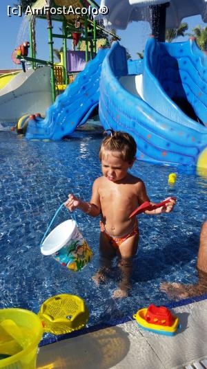 [P05] piscina de copii » foto by laura 08
 - 
<span class="allrVoted glyphicon glyphicon-heart hidden" id="av836961"></span>
<a class="m-l-10 hidden" id="sv836961" onclick="voting_Foto_DelVot(,836961,99)" role="button">șterge vot <span class="glyphicon glyphicon-remove"></span></a>
<a id="v9836961" class=" c-red"  onclick="voting_Foto_SetVot(836961)" role="button"><span class="glyphicon glyphicon-heart-empty"></span> <b>LIKE</b> = Votează poza</a> <img class="hidden"  id="f836961W9" src="/imagini/loader.gif" border="0" /><span class="AjErrMes hidden" id="e836961ErM"></span>