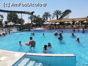 [P05] Una din piscine, cea la care am stat, in general. Mai era una mai retrasa, ideala pentru cei care voiai liniste. La aceasta erau si animatori, se faceau diverse jocuri atat in piscina (aqua gim si altele) cat si langa (dartz) - toate pt adulti. » foto by anamaria_2010
 - 
<span class="allrVoted glyphicon glyphicon-heart hidden" id="av1083679"></span>
<a class="m-l-10 hidden" id="sv1083679" onclick="voting_Foto_DelVot(,1083679,99)" role="button">șterge vot <span class="glyphicon glyphicon-remove"></span></a>
<a id="v91083679" class=" c-red"  onclick="voting_Foto_SetVot(1083679)" role="button"><span class="glyphicon glyphicon-heart-empty"></span> <b>LIKE</b> = Votează poza</a> <img class="hidden"  id="f1083679W9" src="/imagini/loader.gif" border="0" /><span class="AjErrMes hidden" id="e1083679ErM"></span>