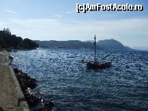 [P12] La sud de Moraitika exista un drum care urmeaza tarmul, asfaltul deteriorat in schimb peisajul si tavernele pescaresti asezate pe pontoane ... super! » foto by Cristian_h
 - 
<span class="allrVoted glyphicon glyphicon-heart hidden" id="av98514"></span>
<a class="m-l-10 hidden" id="sv98514" onclick="voting_Foto_DelVot(,98514,993)" role="button">șterge vot <span class="glyphicon glyphicon-remove"></span></a>
<a id="v998514" class=" c-red"  onclick="voting_Foto_SetVot(98514)" role="button"><span class="glyphicon glyphicon-heart-empty"></span> <b>LIKE</b> = Votează poza</a> <img class="hidden"  id="f98514W9" src="/imagini/loader.gif" border="0" /><span class="AjErrMes hidden" id="e98514ErM"></span>