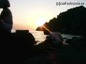 [P10] Apusul pe malul de vest al insulei Corfu, la Gyaliscari » foto by calatorul
 - 
<span class="allrVoted glyphicon glyphicon-heart hidden" id="av564731"></span>
<a class="m-l-10 hidden" id="sv564731" onclick="voting_Foto_DelVot(,564731,993)" role="button">șterge vot <span class="glyphicon glyphicon-remove"></span></a>
<a id="v9564731" class=" c-red"  onclick="voting_Foto_SetVot(564731)" role="button"><span class="glyphicon glyphicon-heart-empty"></span> <b>LIKE</b> = Votează poza</a> <img class="hidden"  id="f564731W9" src="/imagini/loader.gif" border="0" /><span class="AjErrMes hidden" id="e564731ErM"></span>