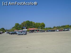 [P05] Portul Lefkimmi: parcarea și cafeneaua » foto by Carmen Ion
 - 
<span class="allrVoted glyphicon glyphicon-heart hidden" id="av1024871"></span>
<a class="m-l-10 hidden" id="sv1024871" onclick="voting_Foto_DelVot(,1024871,993)" role="button">șterge vot <span class="glyphicon glyphicon-remove"></span></a>
<a id="v91024871" class=" c-red"  onclick="voting_Foto_SetVot(1024871)" role="button"><span class="glyphicon glyphicon-heart-empty"></span> <b>LIKE</b> = Votează poza</a> <img class="hidden"  id="f1024871W9" src="/imagini/loader.gif" border="0" /><span class="AjErrMes hidden" id="e1024871ErM"></span>
