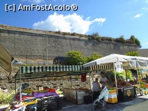[P21] Piața din Corfu Town - în spate, zidurile Fortului Nou » foto by Carmen Ion
 - 
<span class="allrVoted glyphicon glyphicon-heart hidden" id="av1026389"></span>
<a class="m-l-10 hidden" id="sv1026389" onclick="voting_Foto_DelVot(,1026389,993)" role="button">șterge vot <span class="glyphicon glyphicon-remove"></span></a>
<a id="v91026389" class=" c-red"  onclick="voting_Foto_SetVot(1026389)" role="button"><span class="glyphicon glyphicon-heart-empty"></span> <b>LIKE</b> = Votează poza</a> <img class="hidden"  id="f1026389W9" src="/imagini/loader.gif" border="0" /><span class="AjErrMes hidden" id="e1026389ErM"></span>