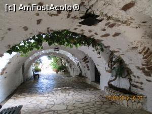 [P21] Bolta veche de trecere, cu multe icoane.  » foto by elviramvio
 - 
<span class="allrVoted glyphicon glyphicon-heart hidden" id="av806901"></span>
<a class="m-l-10 hidden" id="sv806901" onclick="voting_Foto_DelVot(,806901,993)" role="button">șterge vot <span class="glyphicon glyphicon-remove"></span></a>
<a id="v9806901" class=" c-red"  onclick="voting_Foto_SetVot(806901)" role="button"><span class="glyphicon glyphicon-heart-empty"></span> <b>LIKE</b> = Votează poza</a> <img class="hidden"  id="f806901W9" src="/imagini/loader.gif" border="0" /><span class="AjErrMes hidden" id="e806901ErM"></span>