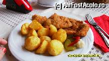 [P58] snitel din piept de pui cu cartofi prajiti, o bunatate, erau fierbinti. » foto by adryana
 - 
<span class="allrVoted glyphicon glyphicon-heart hidden" id="av293415"></span>
<a class="m-l-10 hidden" id="sv293415" onclick="voting_Foto_DelVot(,293415,1000)" role="button">șterge vot <span class="glyphicon glyphicon-remove"></span></a>
<a id="v9293415" class=" c-red"  onclick="voting_Foto_SetVot(293415)" role="button"><span class="glyphicon glyphicon-heart-empty"></span> <b>LIKE</b> = Votează poza</a> <img class="hidden"  id="f293415W9" src="/imagini/loader.gif" border="0" /><span class="AjErrMes hidden" id="e293415ErM"></span>