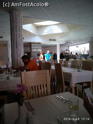 [P05] In restaurant » foto by noftag*
 - 
<span class="allrVoted glyphicon glyphicon-heart hidden" id="av964738"></span>
<a class="m-l-10 hidden" id="sv964738" onclick="voting_Foto_DelVot(,964738,1003)" role="button">șterge vot <span class="glyphicon glyphicon-remove"></span></a>
<a id="v9964738" class=" c-red"  onclick="voting_Foto_SetVot(964738)" role="button"><span class="glyphicon glyphicon-heart-empty"></span> <b>LIKE</b> = Votează poza</a> <img class="hidden"  id="f964738W9" src="/imagini/loader.gif" border="0" /><span class="AjErrMes hidden" id="e964738ErM"></span>